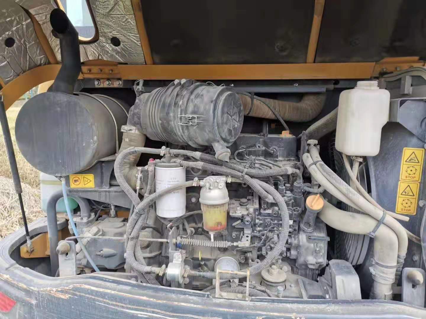 挖機(jī)發(fā)動機(jī).jpg