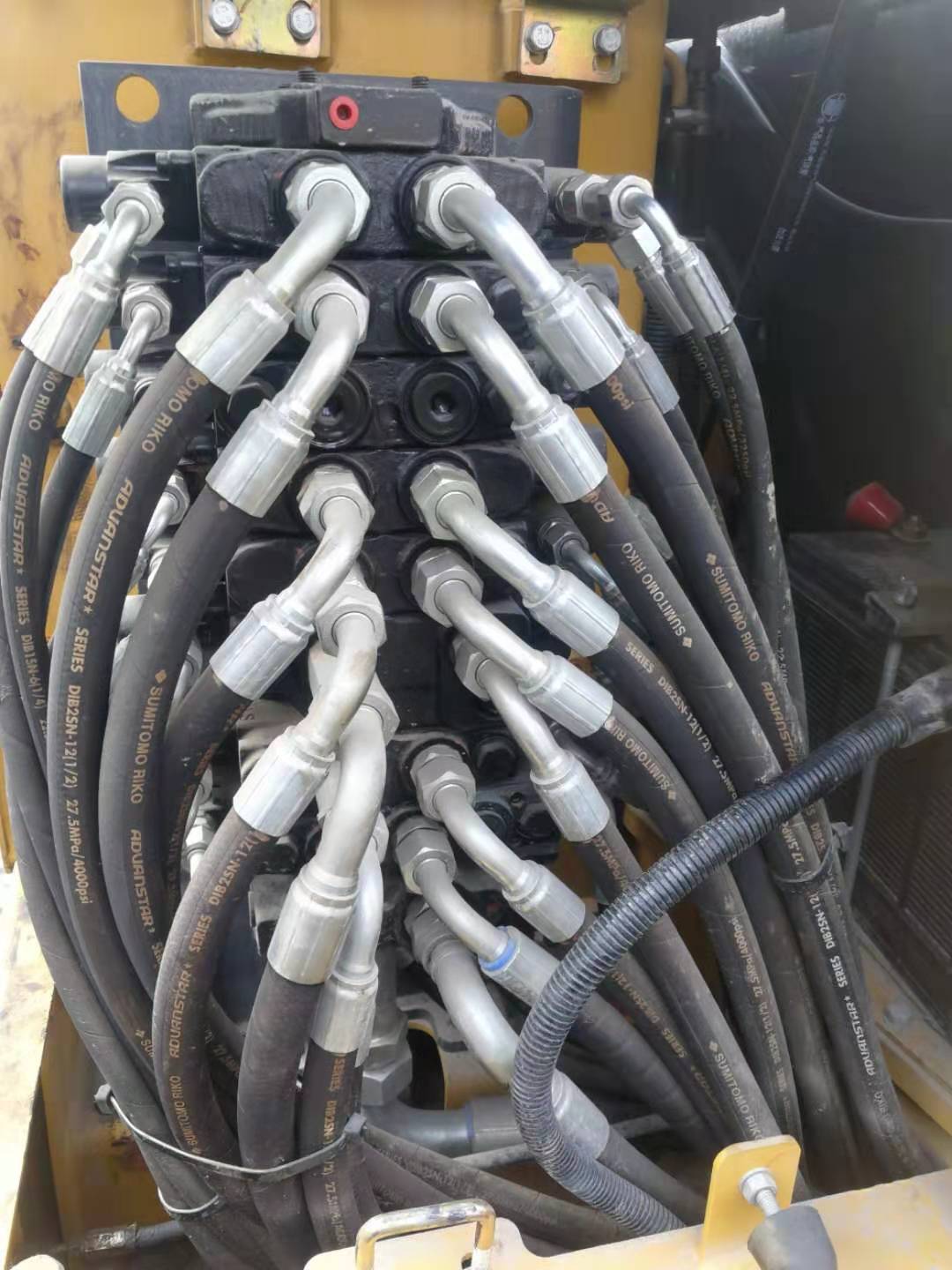 挖機(jī)配件廠家.jpg